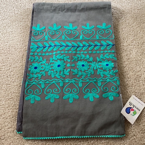 Crewel stitch grey embroidered runner teal thread - Picture 4 of 8